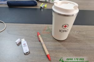 Bo Qua Tang(Ly Giu Nhiet+USB+But) in logo ICRC