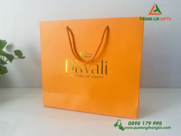 Túi xách giấy couche màu cam ép kim màu vàng logo DIWALI