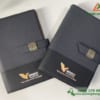 Quà tặng Sổ tay bìa còng Màu đen In logo doanh nghiệp VIEOI (1)