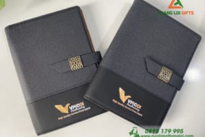 Quà tặng Sổ tay bìa còng Màu đen In logo doanh nghiệp VIEOI (1)