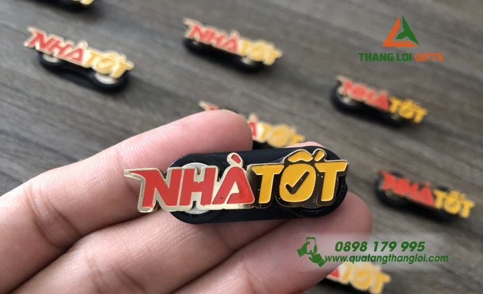 Huy hieu nam cham cho nhan vien - Logo Nha Tot (4)