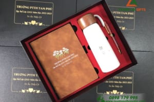 Giftset (So tay, Binh & But) - In khac noi dung Tri an Thay Co Truong PTT (1)