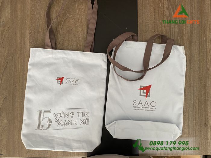 Quà tặng kỷ niệm 15 năm Túi vải canvas In logo Công ty Kiểm toán SAAC (7)