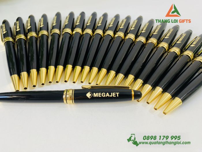 Bút ký kim loại Xoay Màu đen khoen vàng Khắc logo doanh nghiệp MEGAJET (2)
