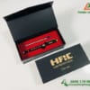 Hộp bút nam châm giấy decal Kèm Ngòi Bút Khắc logo doanh nghiệp HFIC