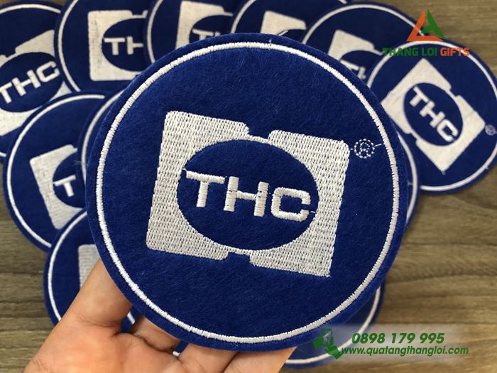 Miếng lót ly vải nỉ Thêu logo doanh nghiệp THC (TAIWWAN HON CHUAN)