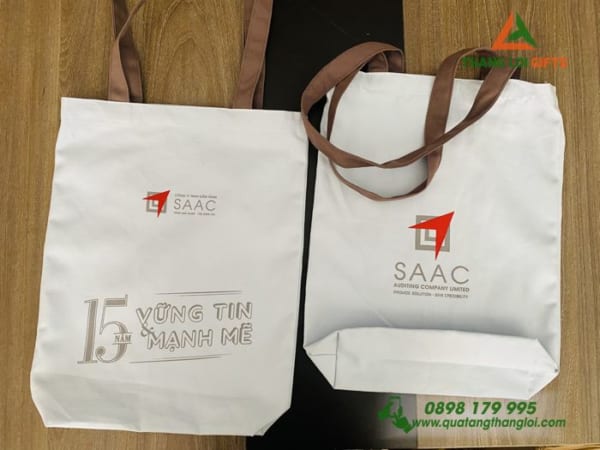 Quà tặng kỷ niệm 15 năm Túi vải canvas In logo Công ty Kiểm toán SAAC (8)