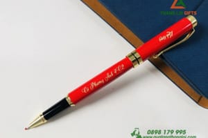 BKT19-ĐỎ - Bút Ký Kim Loại Nắp Đẩy ,Màu đỏ khoen vàng - Khắc tên Thầy cô Trường tiểu học Ban Mai
