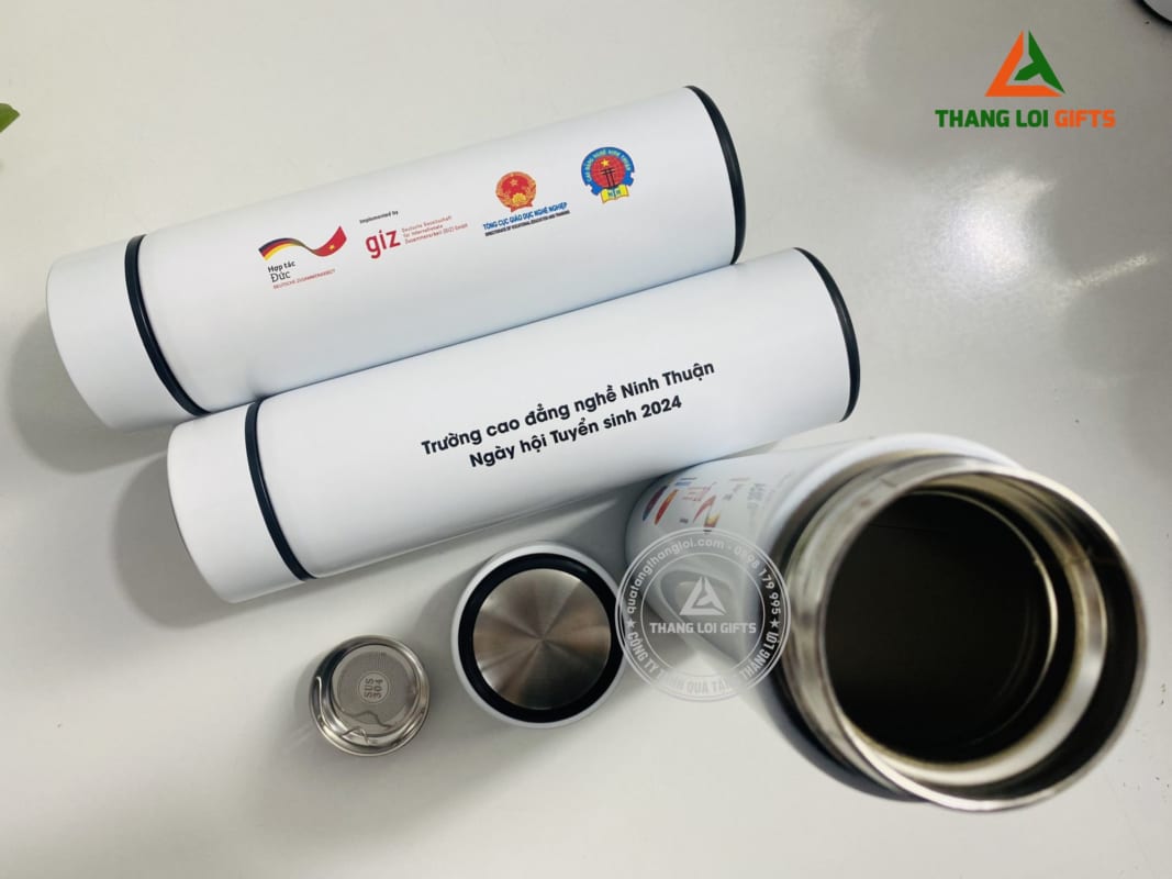 Bình giữ nhiệt Inox Màu trắng - In nội dung Ngày Hội Tuyển sinh Trường Cao Đẳng Nghề Ninh ThuậnBình giữ nhiệt Inox Màu trắng - In nội dung Ngày Hội Tuyển sinh Trường Cao Đẳng Nghề Ninh Thuận