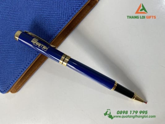 Bút ký kim loại Nắp đẩy Màu xanh khoen vàng - Khắc logo doanh nghiệp SEATAX