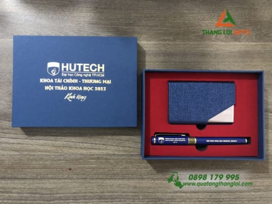 Bộ quà tặng (Hộp namecard+ Bút ký)Bộ quà tặng (Hộp namecard+ Bút ký) Màu xanh- In khắc logo Trường ĐH HUTECH