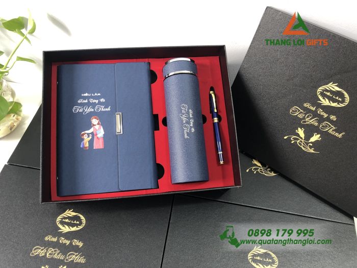 Bộ Giftset 3 món (Sổ+ Bình+ Bút) - In khắc nội dung tri ân Thầy côBộ Giftset 3 món (Sổ+ Bình+ Bút) - In khắc nội dung tri ân Thầy cô