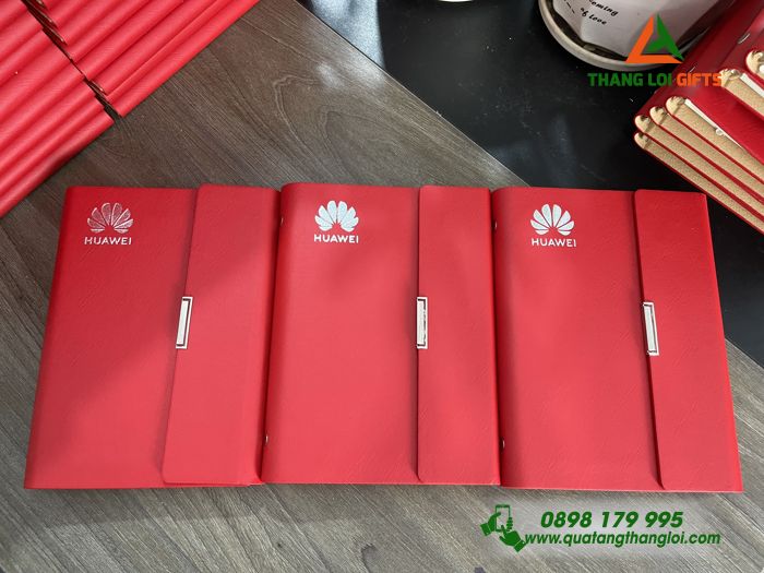 Sổ tay da bìa còng màu đỏ - Ép kim logo Doanh nghiệp HUAWEI