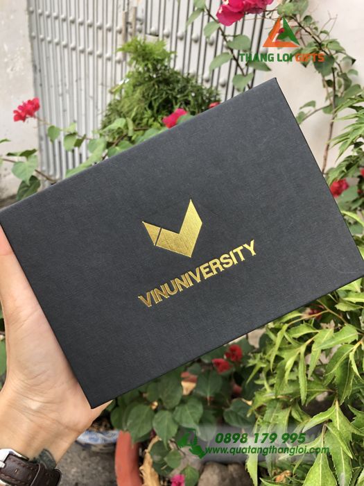 Bộ quà tặng Giftset (Hộp namecard+ Bút ký) - In khắc logo VinUniversity