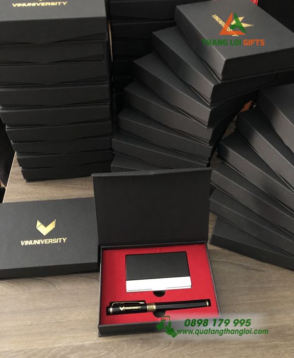 Bộ quà tặng Giftset (Hộp namecard+ Bút ký) - In khắc logo VinUniversity