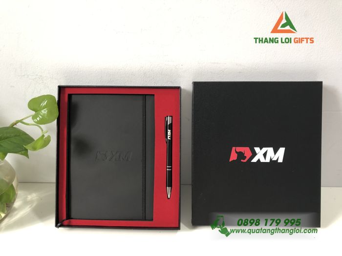 Bộ Giftset (Sổ tay dán gáy+ Bút bi kim loại) - In khắc logo TESEF Cộng Đồng Khoá Học Đầu Tư