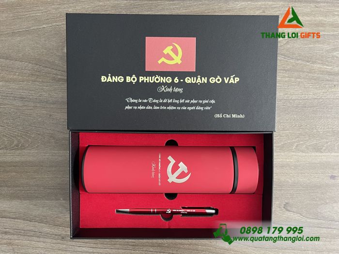 Bộ quà tặng Màu đỏ (Bình giữ nhiệt+ Bút ký) - In khắc logo Đảng Bộ Phường 6Bộ quà tặng Màu đỏ (Bình giữ nhiệt+ Bút ký) - In khắc logo Đảng Bộ Phường 6