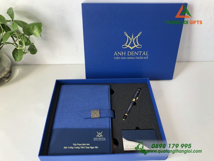 Giftset (Sổ tay+ Bút+ Hộp Namecard) - In khắc logo ANH DENTAL