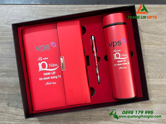 Bo Qua Tang (So+ Binh+ But) Mau Do - In Khac Logo Doanh Nghiep VPS (2)