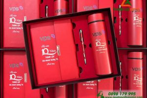 Bộ Quà Tặng (Sổ+ Bình+ Bút) Màu Đỏ - in Khắc Logo Doanh Nghiệp VPS