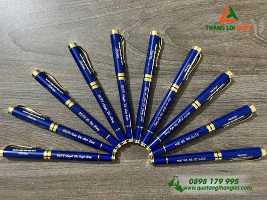 Bút Ký Kim Loại Màu Xanh Khoen Vàng - Khắc Tên Trường Mầm Non Mèo Kitty