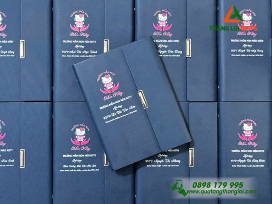 Sổ Tay Bìa Còng Gập 3 Màu Xanh - In Logo Trường Mầm Non Mèo Kitty