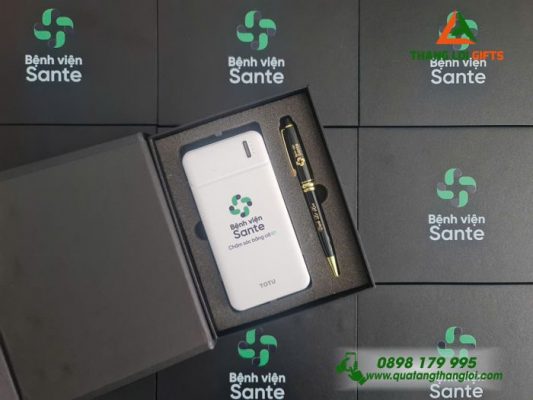 Combo Quà Tặng (Pin Sạc Dự Phòng Hoco & Bút Ký) - In Khắc Logo Bệnh Viện Sante