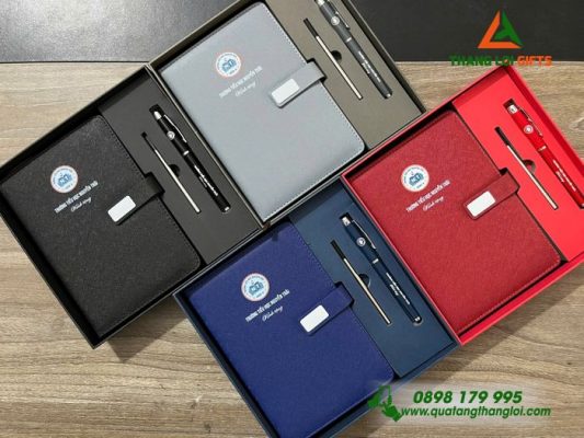 Combo Quà Tặng (Sổ Tay Dán Gáy & Bút Ký) - In Khắc Logo Trường Tiểu Học Nguyễn Trãi