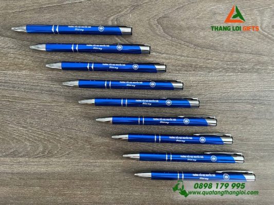 Bút Bi Kim Loại Bấm Màu Xanh - Khắc Logo Trường Tiểu Học Nguyễn Trãi