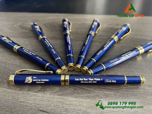 Bút Ký Kim Loại Màu Xanh Khoen Vàng - Khắc Logo 15 Năm Ngày Ra Trường Lớp Đại Học Thực Phẩm