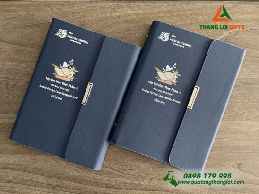 Sổ Tay Bìa Còng Gập 3 Màu Xanh - In Ấn Nội Dung Trường Đại Học Công Nghiệp TP.HCM