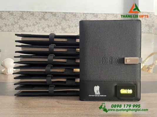 Sổ Tay Đa Năng Màu Đen 8.000mAh - In Khắc Logo Báo Tuổi Trẻ