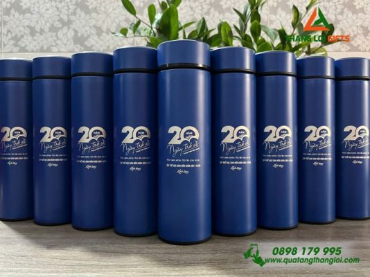 Bình Giữ Nhiệt Màu Xanh - Khắc Logo Kỷ Niệm 20 Năm Trường THCS Hiếu Giang