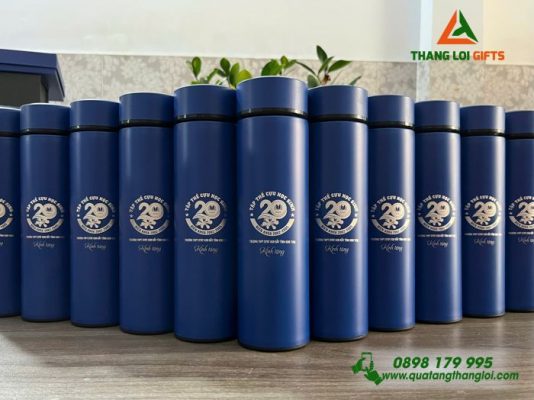 Bình Giữ Nhiệt Màu Xanh - Khắc Logo Kỷ Niệm 20 Năm Trường THPT DTNT Kon Rẫy