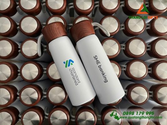 Bình Giữ Nhiệt Nắp Vân Gỗ 500ml - In Logo Doanh Nghiệp Standard Chartered