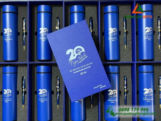 Set Quà Tặng (Bình Giữ Nhiệt & Bút Ký) Màu Xanh - In Khắc Logo Kỷ Niệm 20 Năm Trường THCS Hieu Giang