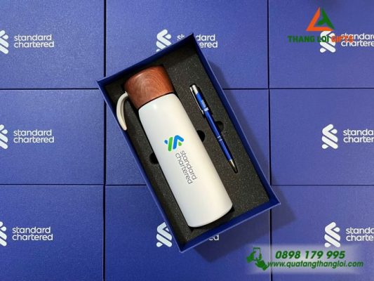 Bộ Quà Tặng (Bình Giữ Nhiệt & Bút Bi) - In Khắc Logo Doanh Nghiệp Standard Chartered