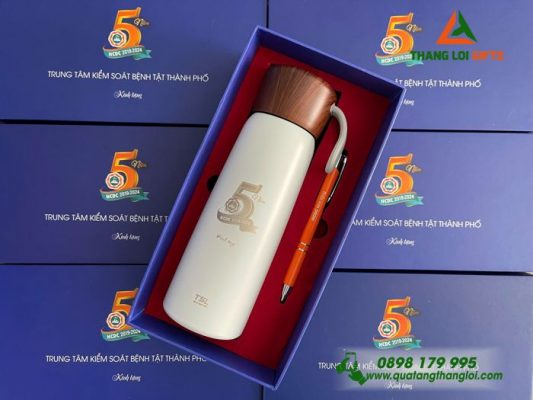 Bộ Quà Tặng (Bình Giữ Nhiệt & Bút Bi) - In Khắc Logo Kỷ Niệm 5 Năm HCDC Trung Tâm Kiểm Soát Bệnh Tật Thành Phố