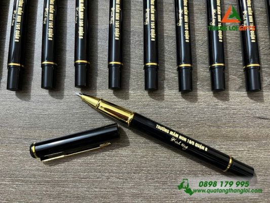 Bút Ký Kim Loại Màu Đen Khoen Vàng - Khắc Tên Trường Mầm Non 19/5 Quận 8