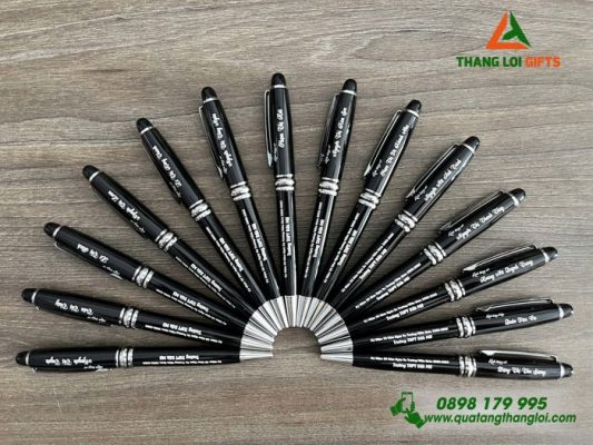 Bút Ký Kim Loại Xoay Màu Đen Khoen Bạc - Khắc Kỷ Niệm 20 Năm Trường THPT Đắk Mil
