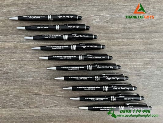 Bút Ký Kim Loại Xoay Màu Đen Khoen Bạc - Khắc Kỷ Niệm 20 Năm Trường THPT Đắk Mil