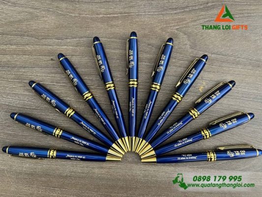Bút Ký Kim Loại Xoay Màu Xanh Khoen Vàng - Khắc Logo Kỷ Niệm 10 Năm Ra Trường