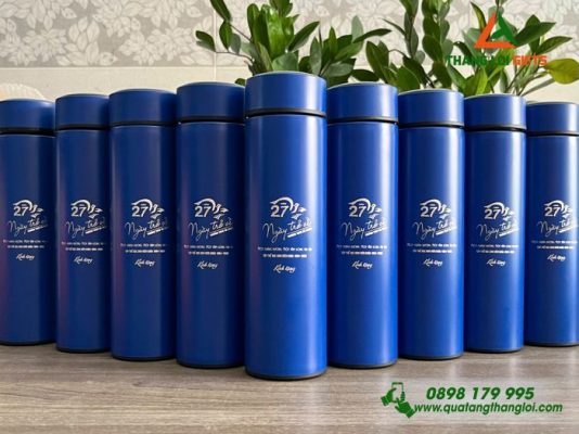 Bình Giữ Nhiệt Màu Xanh - Khắc Logo 27 Năm Ngày Trở Về Trường THCS Xà Bang