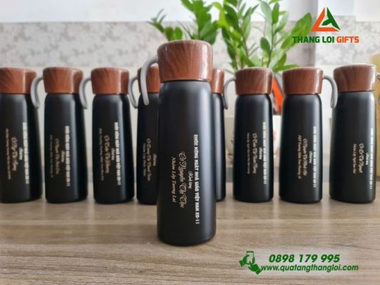 Bình Giữ Nhiệt Màu Đen Nắp Vân Gỗ - Khắc Tên Thầy Cô Giáo Làm Quà Tặng Tri Ân