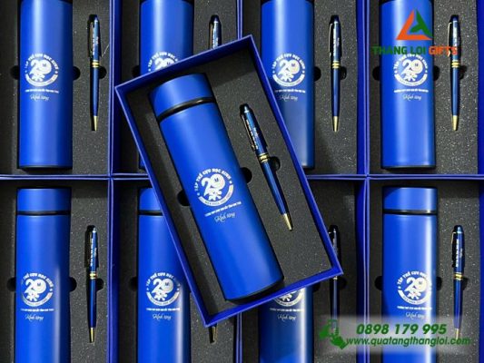 Bộ Quà Tặng (Bình Giữ Nhiệt & Bút Ký) Màu Xanh - In Khắc Logo 20 Năm Trường THPT DTNT Kon Rẫy