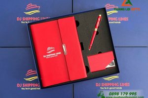 Bộ Quà Tặng (Sổ+ Hộp Namecard+ Bút) Màu Đỏ - In Khắc Logo Doanh Nghiệp DJ Shipping Lines