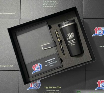 Bộ Quà Tặng (Sổ+ Ly+ Bút) Màu Đen - In Khắc Logo Kỷ Niệm 15 Năm Trường THPT B Kim Bảng