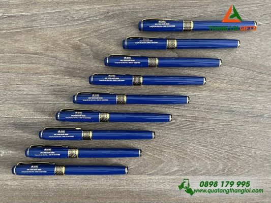 Bút Ký Kim Loại Xoay Màu Xanh Khoen Vàng - Khắc Logo ORC Trường Đại Học Bách Khoa ĐHQG TP.HCM