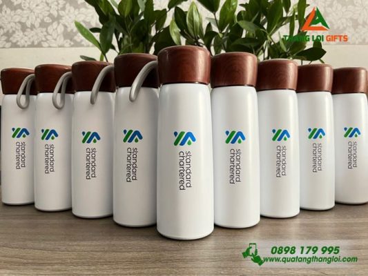 Bình Giữ Nhiệt Nắp Vân Gỗ 500ml - In Logo Ngân Hàng Standard Chartered