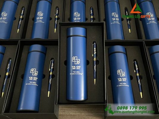 Bộ Quà Tặng (Bình Giữ Nhiệt & Bút Ký) Màu Xanh - In Khắc Logo 10 Năm Ngày Ra Trường